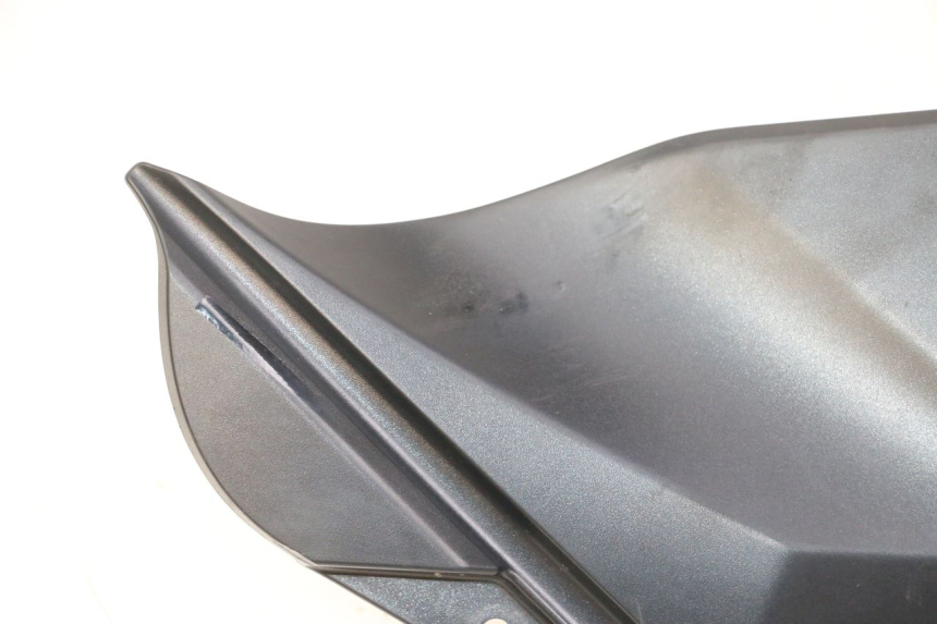 photo de RECHTSSEITIGE TANKVERKLEIDUNG SUZUKI GSR 750 (2011 - 2017) - Details der Befestigungspunkte