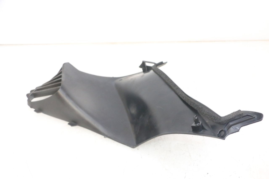 photo de TANK VERKLEIDUNG RECHTE HONDA NTV DEAUVILLE ABS 700 (2007 - 2016) - Zoom auf Gebrauchszustand