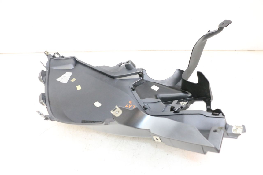 photo de TANK VERKLEIDUNG RECHTE BMW R GS 1250 (2021 - 2024) - Details der Befestigungspunkte