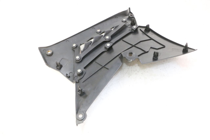 photo de TANK VERKLEIDUNG RECHTE MAG POWER R-STREET 50 (2016 - 2025) - Technische Nahaufnahme