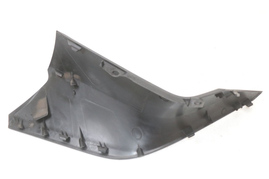 photo de TANK VERKLEIDUNG RECHTE YAMAHA XMAX X-MAX ABS 125 (2017 - 2020) - Zoom auf Gebrauchszustand