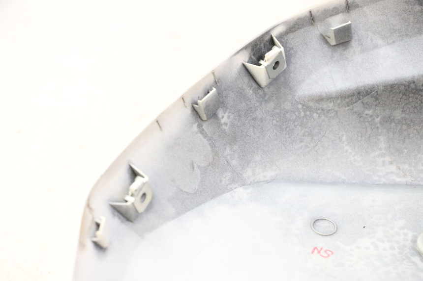 photo de TANK VERKLEIDUNG LINKS BMW G310 R 310 (2016 - 2020) - Details der Befestigungspunkte