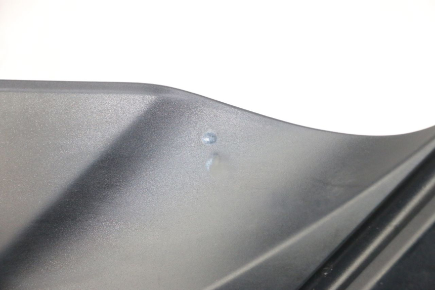 photo de LINKS TANKVERKLEIDUNG SUZUKI GSR 750 (2011 - 2017) - Detailansicht des Bauteils