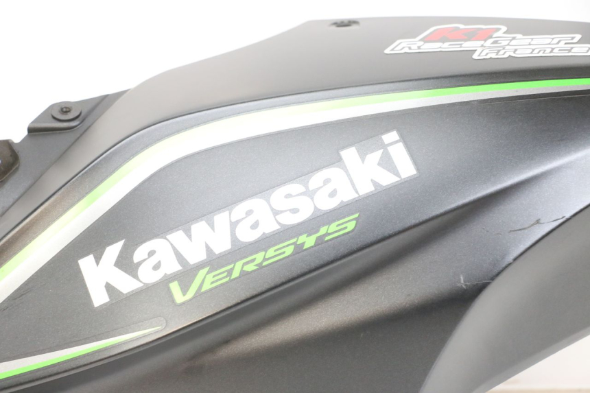 photo de LINKSVERKLEIDUNG TANK KAWASAKI VERSYS ABS 650 (2015 - 2018) - Kennzeichnungen und Originalreferenzen