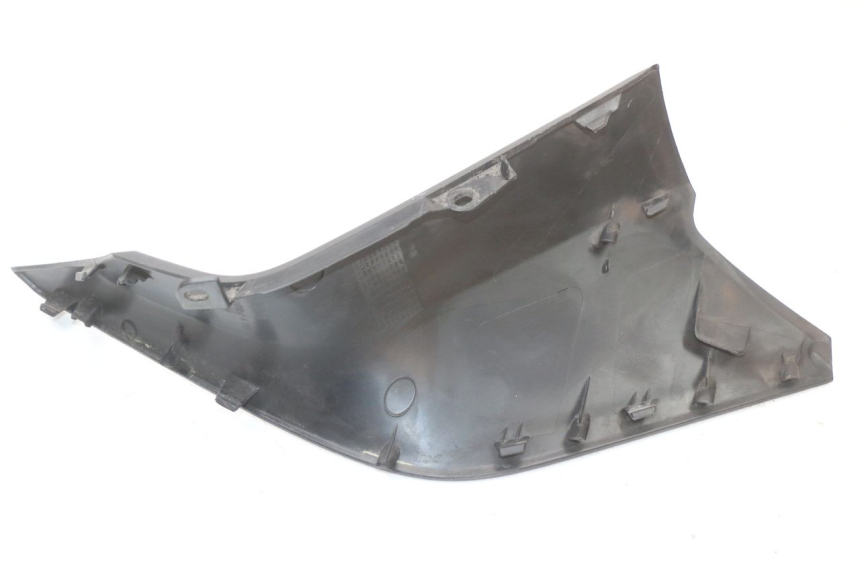 photo de TANK VERKLEIDUNG LINKS YAMAHA XMAX X-MAX ABS 125 (2017 - 2020) - Zoom auf Gebrauchszustand