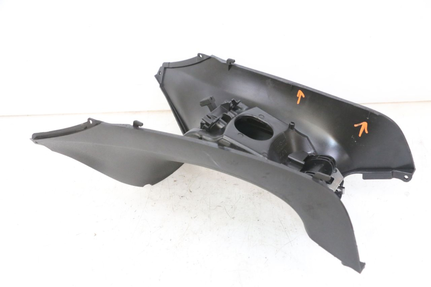 photo de TANK VERKLEIDUNG PIAGGIO IE MP3 YOURBAN 300 (2011 - 2016) - Details der Befestigungspunkte