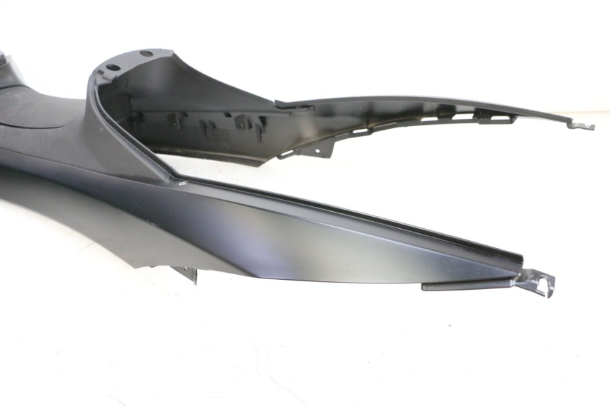 photo de TANK VERKLEIDUNG PIAGGIO MP3 HPE 350 (2018 - 2020) - Hochauflösende Nahaufnahme