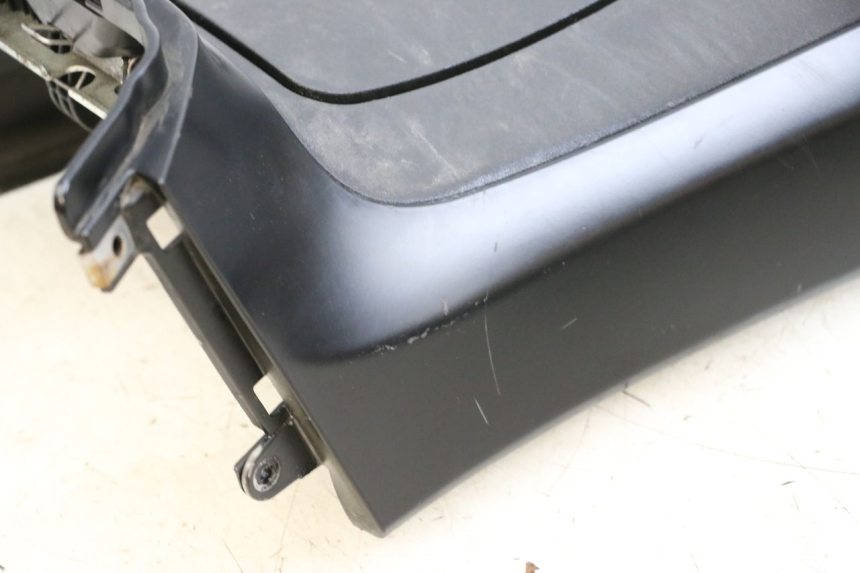 photo de TANK VERKLEIDUNG PIAGGIO MP3 HPE 350 (2018 - 2020) - Detaillierte Sichtprüfung