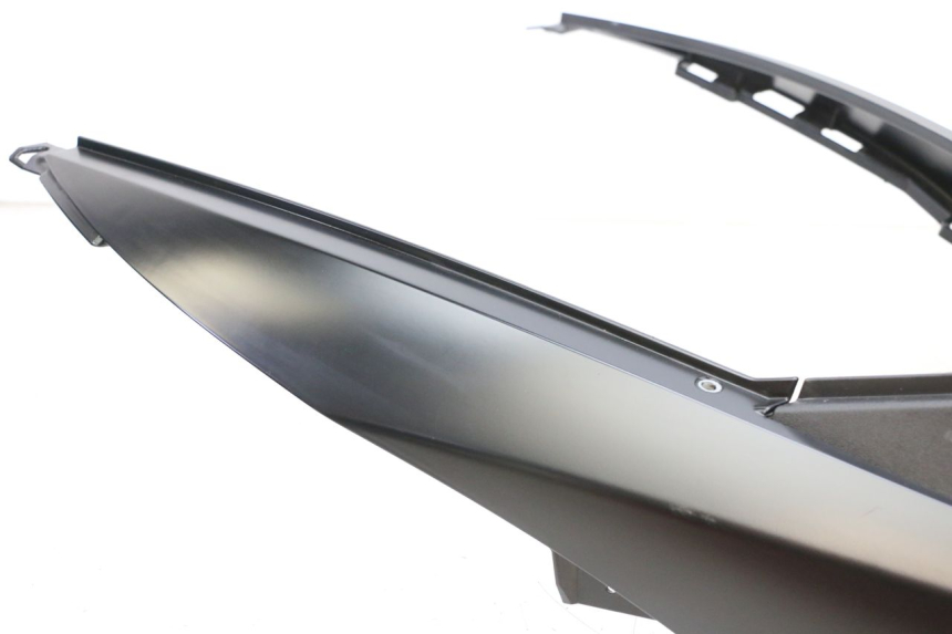 photo de TANK VERKLEIDUNG PIAGGIO MP3 HPE 350 (2018 - 2020) - Fokus auf die Struktur