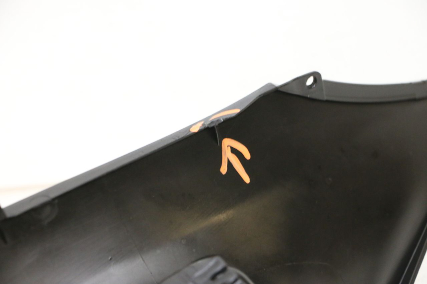 photo de TANK VERKLEIDUNG PIAGGIO MP3 HPE 300 (2019 - 2026) - Details der Befestigungspunkte