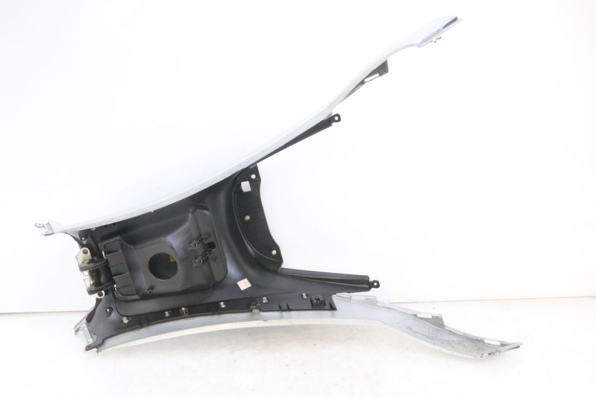 photo de TANK VERKLEIDUNG PIAGGIO MP3 LT 300 (2010 - 2016) - Charakteristische Merkmale