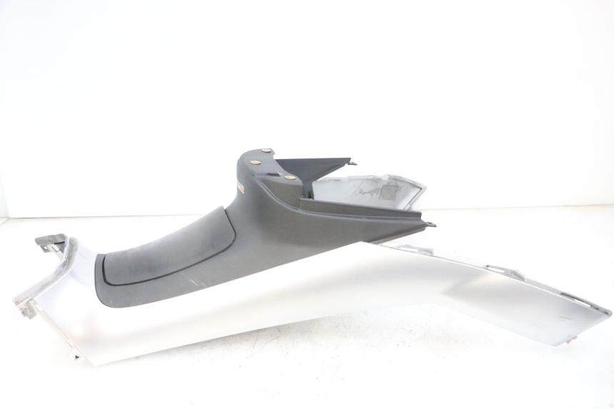 photo de TANK VERKLEIDUNG PIAGGIO MP3 LT 300 (2010 - 2016) - Zoom auf Komponenten