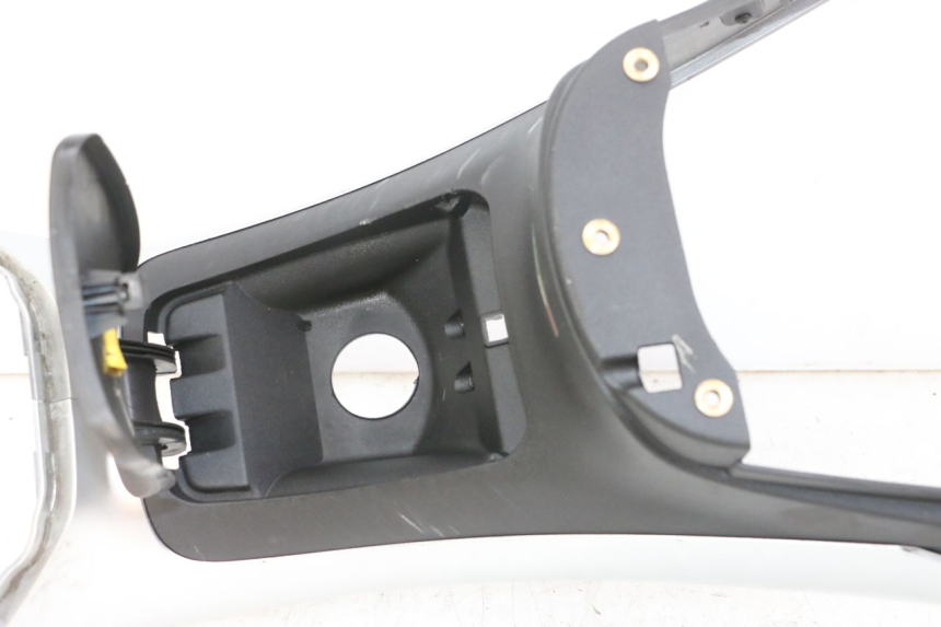 photo de TANK VERKLEIDUNG PIAGGIO MP3 LT 300 (2010 - 2016) - Zoom auf Gebrauchszustand