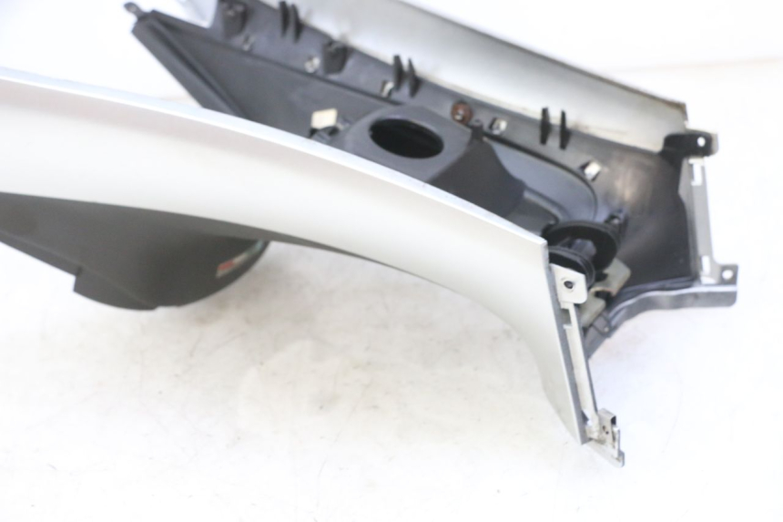 photo de TANK VERKLEIDUNG PIAGGIO MP3 LT 300 (2010 - 2016) - Oberflächenzustand und Material