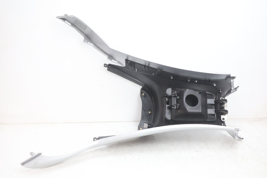 photo de TANK VERKLEIDUNG PIAGGIO MP3 LT 300 (2010 - 2016) - Geprüftes Gebrauchtteil