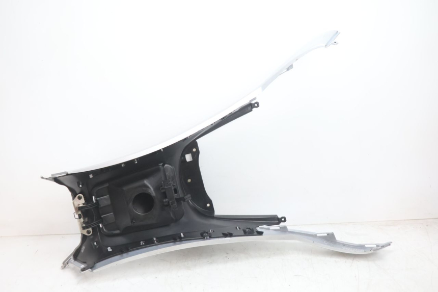 photo de TANK VERKLEIDUNG PIAGGIO MP3 LT 300 (2010 - 2016) - Kennzeichnungen und Originalreferenzen