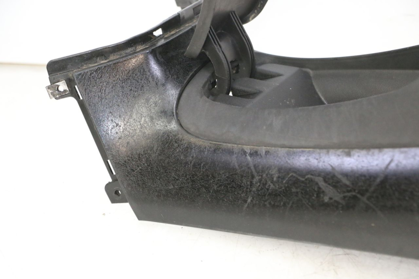 photo de TANK VERKLEIDUNG PIAGGIO MP3 500 (2011 - 2015) - Hochauflösende Nahaufnahme