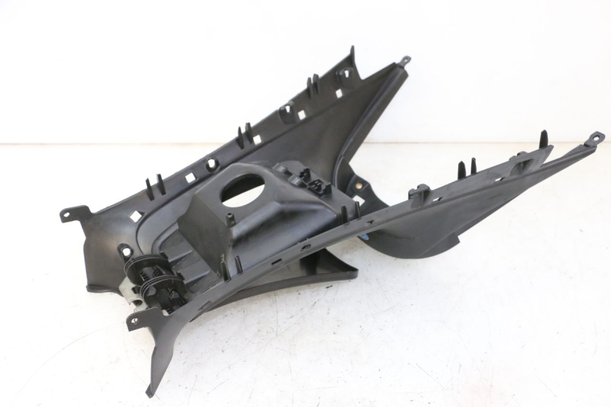 photo de TANK VERKLEIDUNG PIAGGIO MP3 125 (2006 - 2014) - Detailansicht des Bauteils
