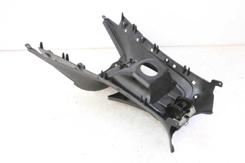 photo de TANK VERKLEIDUNG PIAGGIO MP3 125 (2006 - 2014) - Zoom auf Gebrauchszustand