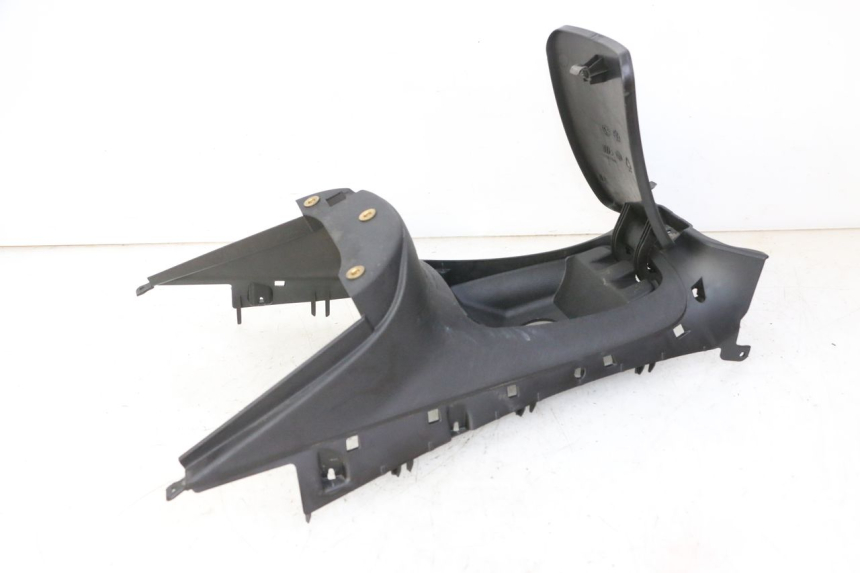 photo de TANK VERKLEIDUNG PIAGGIO MP3 125 (2006 - 2014) - Details der Befestigungspunkte