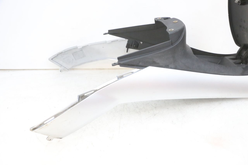 photo de TANKVERKLEIDUNG PIAGGIO MP3 RL 250 (2006 - 2010) - Kennzeichnungen und Originalreferenzen