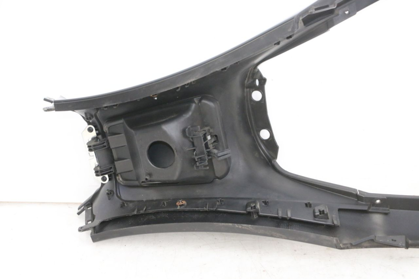 photo de TANK VERKLEIDUNG PIAGGIO MP3 500 (2016 - 2018) - Detaillierte Sichtprüfung