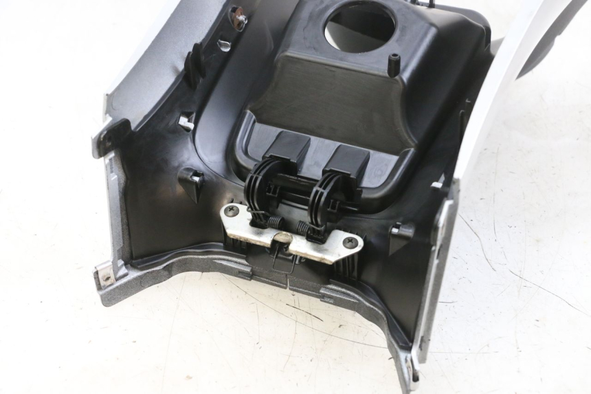 photo de TANKVERKLEIDUNG PIAGGIO MP3 RL 250 (2006 - 2010) - Detailansicht des Bauteils