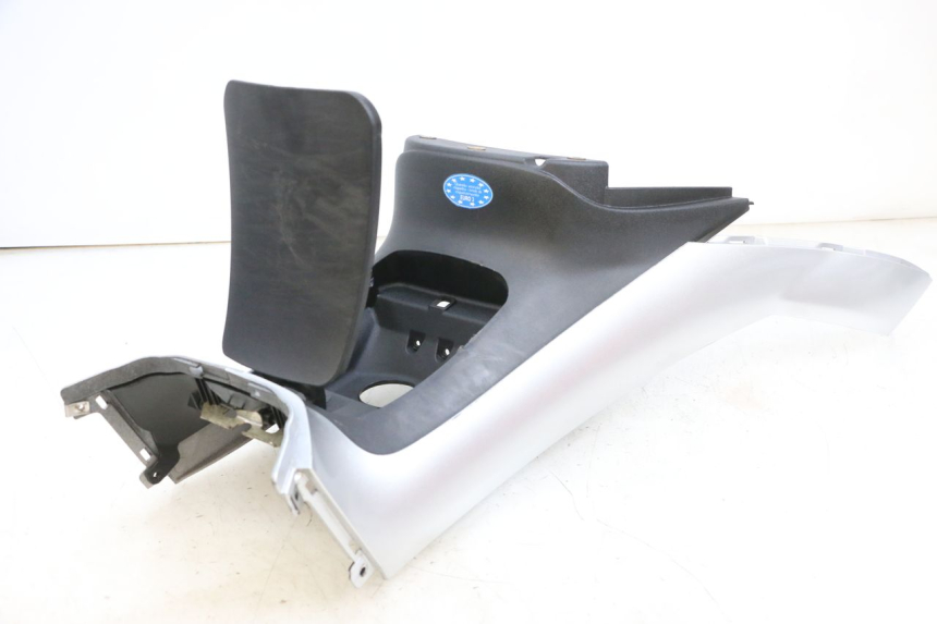 photo de TANKVERKLEIDUNG PIAGGIO MP3 RL 250 (2006 - 2010) - Zoom auf Komponenten