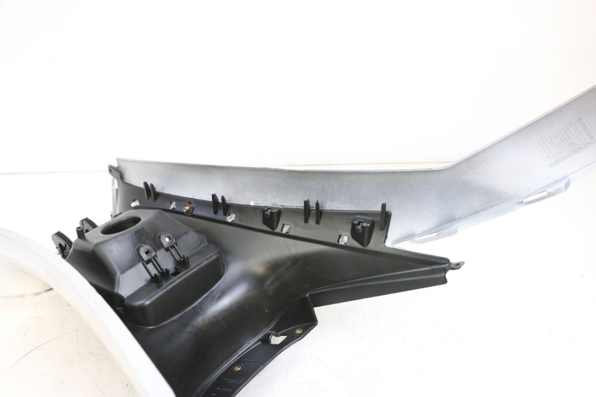 photo de TANKVERKLEIDUNG PIAGGIO MP3 RL 250 (2006 - 2010) - Zoom auf Gebrauchszustand