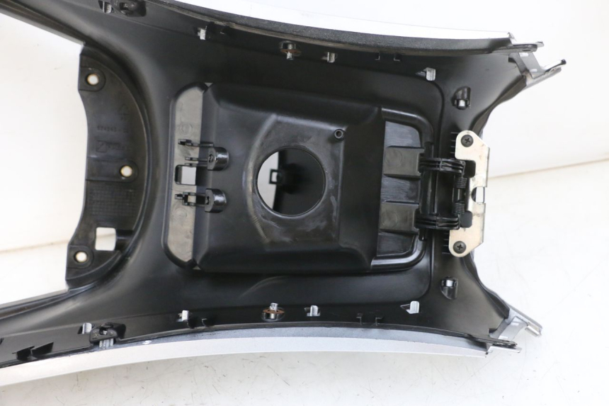 photo de TANKVERKLEIDUNG PIAGGIO MP3 RL 250 (2006 - 2010) - Technische Nahaufnahme