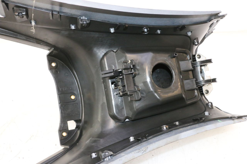 photo de TANK VERKLEIDUNG PIAGGIO MP3 125 (2006 - 2014) - Detailansicht des Bauteils