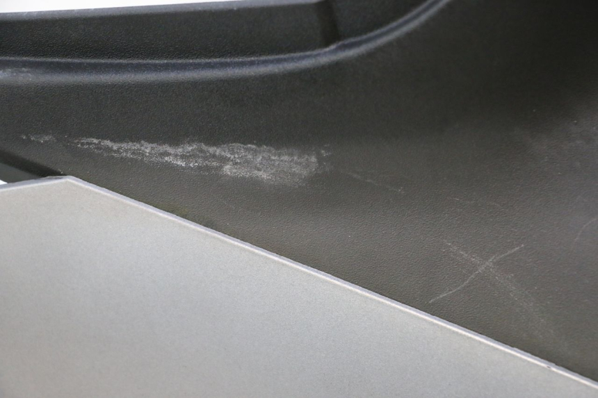 photo de TANK VERKLEIDUNG PIAGGIO MP3 125 (2006 - 2014) - Detaillierte Sichtprüfung
