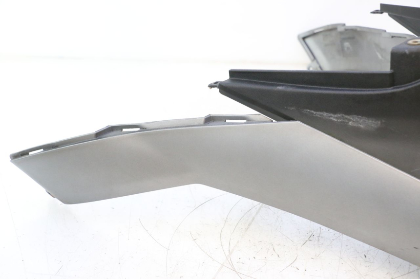 photo de TANK VERKLEIDUNG PIAGGIO MP3 125 (2006 - 2014) - Fokus auf die Struktur