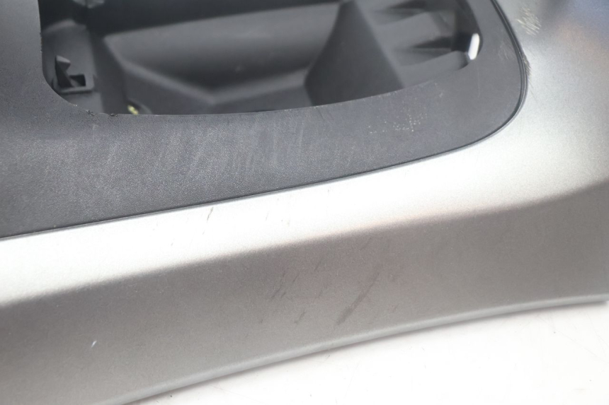 photo de TANK VERKLEIDUNG PIAGGIO MP3 500 (2016 - 2018) - Zoom auf Gebrauchszustand
