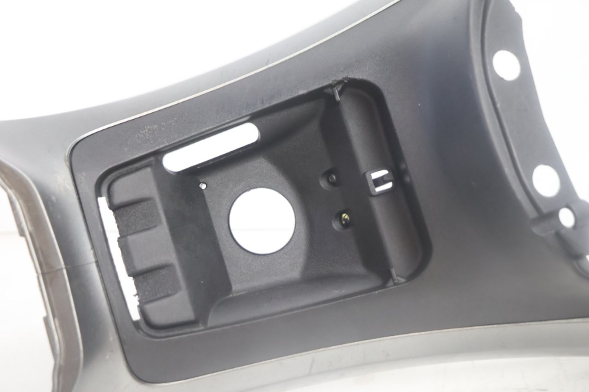photo de TANK VERKLEIDUNG PIAGGIO MP3 500 (2016 - 2018) - Technische Nahaufnahme