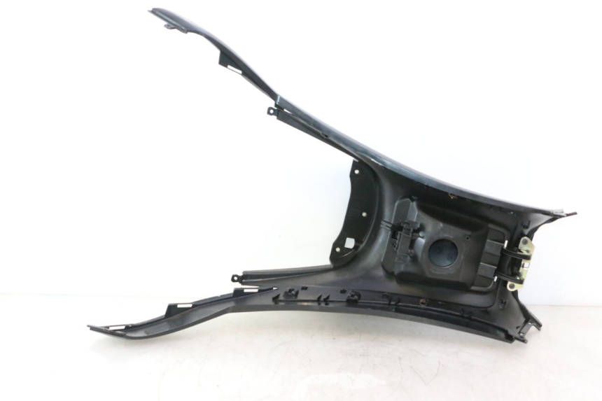 photo de TANK VERKLEIDUNG PIAGGIO MP3 500 (2011 - 2015) - Details der Befestigungspunkte