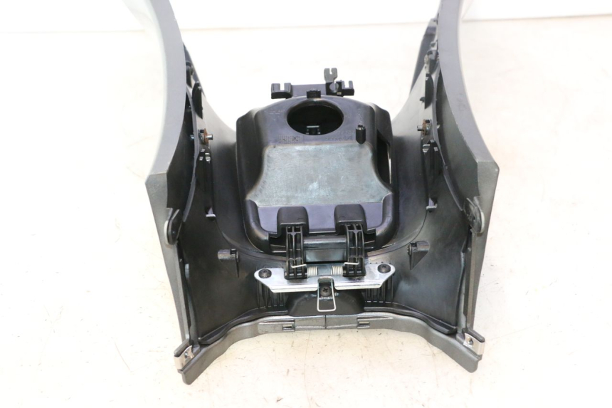 photo de TANK VERKLEIDUNG PIAGGIO MP3 500 (2016 - 2018) - Hochauflösende Nahaufnahme