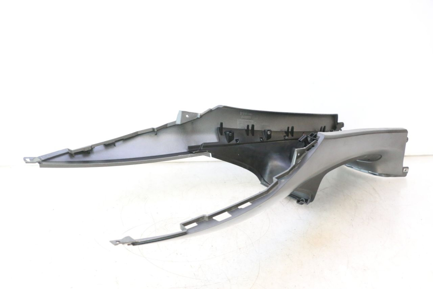 photo de TANK VERKLEIDUNG PIAGGIO MP3 500 (2016 - 2018) - Ergänzendes Produktfoto