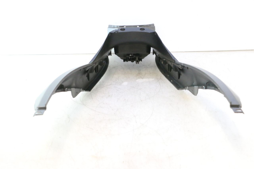 photo de TANK VERKLEIDUNG PIAGGIO MP3 500 (2016 - 2018) - Details der Befestigungspunkte