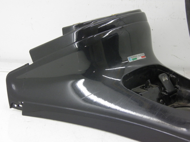 photo de TANK VERKLEIDUNG PIAGGIO XEVO - X EVO 125 (2010 - 2015) - Alternative Perspektive