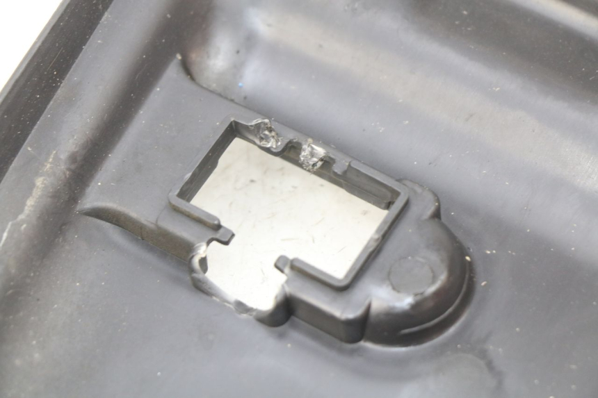 photo de TANKVERKLEIDUNG SUZUKI SIXTEEN 125 (2008 - 2010) - Zoom auf Gebrauchszustand