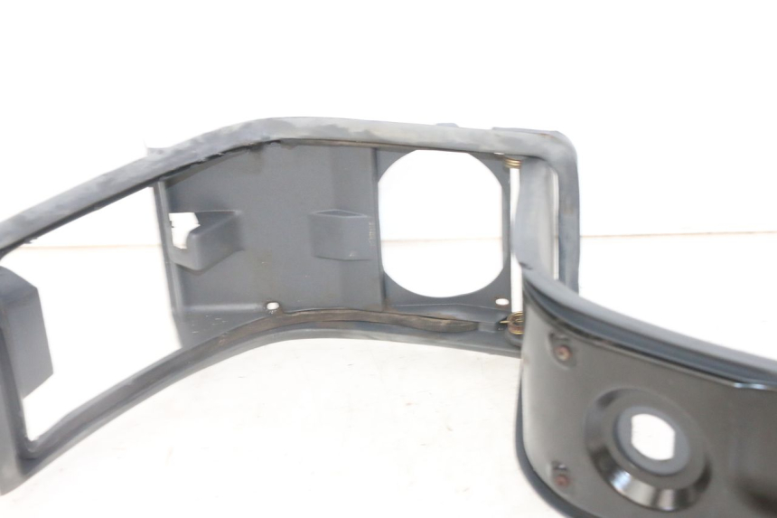 photo de TANK VERKLEIDUNG PIAGGIO SUPER LX 125 (2000 - 2003) - Details der Befestigungspunkte