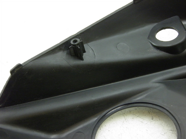 photo de TANK VERKLEIDUNG SYM SYMPLY 4T 50 (2012 - 2015) - Details der Befestigungspunkte