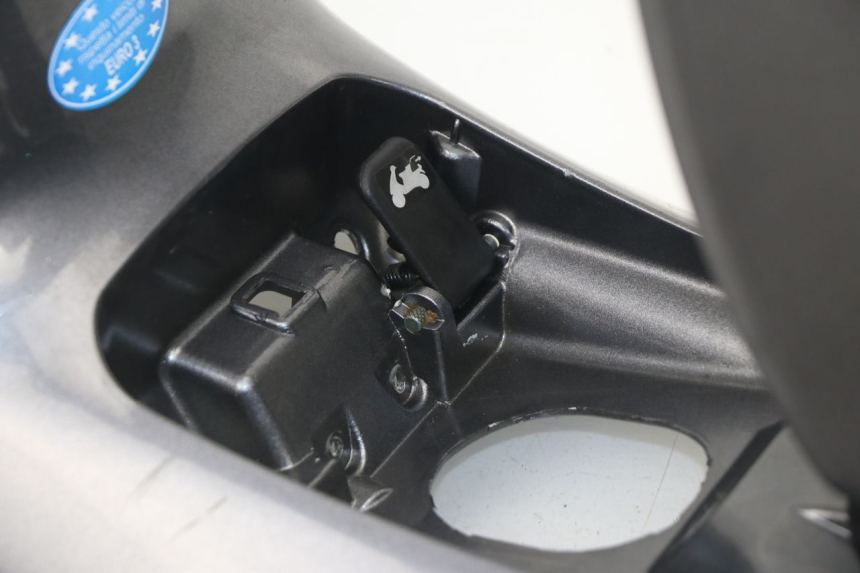 photo de TANK VERKLEIDUNG PIAGGIO X8 400 (2006 - 2007) - Technische Nahaufnahme