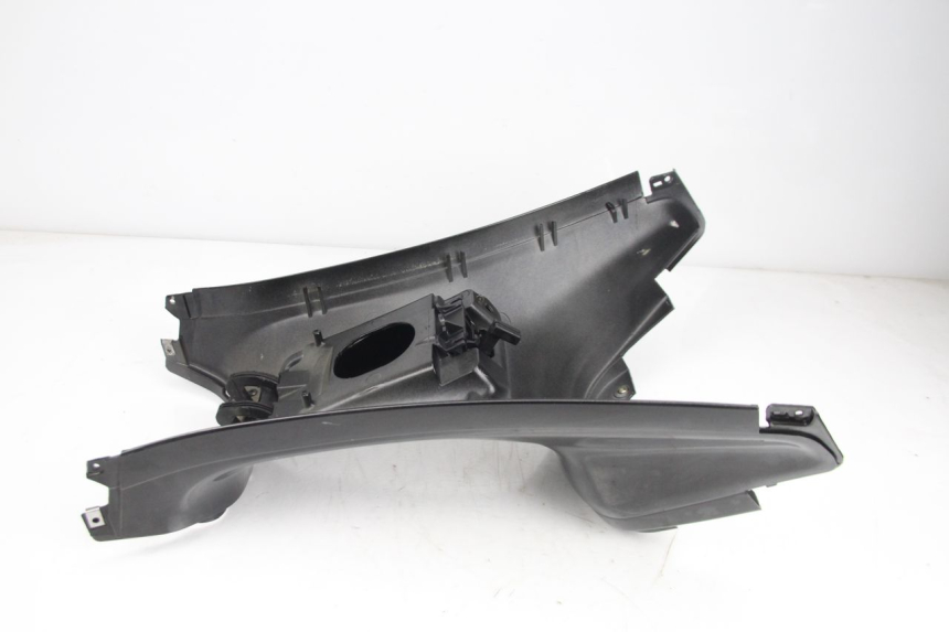 photo de TANKVERKLEIDUNG PIAGGIO XEVO - X EVO 125 (2007 - 2017) - Details der Befestigungspunkte