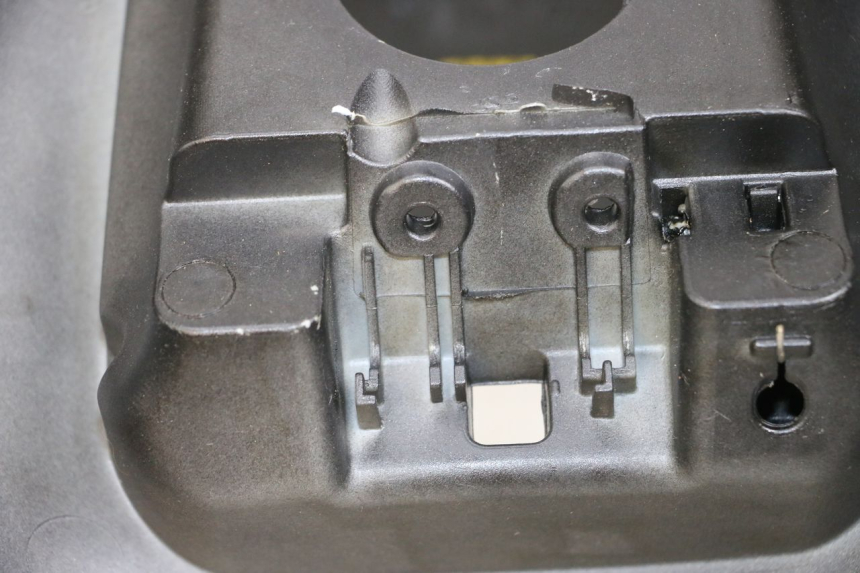 photo de TANKVERKLEIDUNG PIAGGIO XEVO - X EVO 125 (2007 - 2017) - Detailansicht des Bauteils