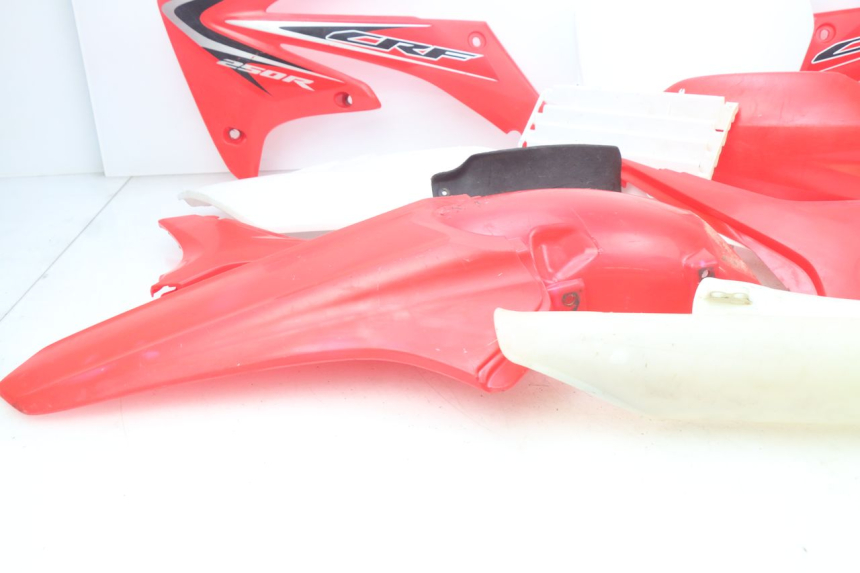 photo de VOLLVERKLEIDUNG KAROSSERIE HONDA CRF 250 (2013 - 2016) - Technische Nahaufnahme