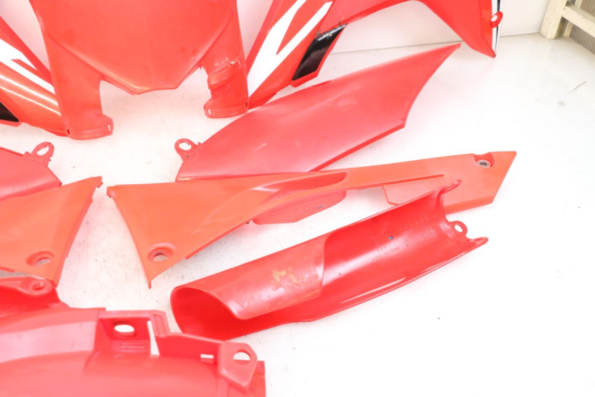 photo de KOMPLETTE VERKLEIDUNG HONDA CRF R 250 (2020 - 2021) - Details der Befestigungspunkte
