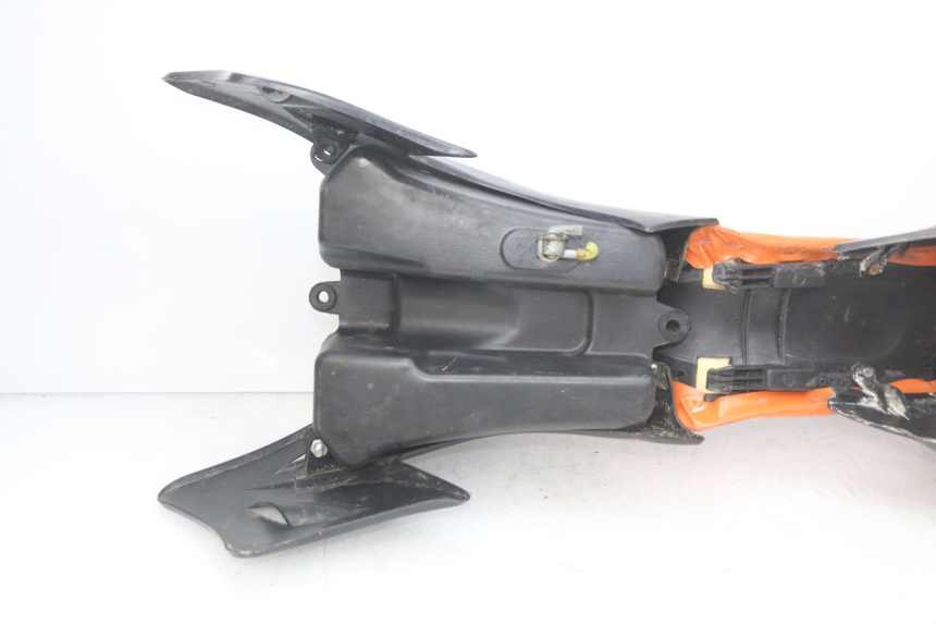 photo de VOLLVERKLEIDUNG KAROSSERIE CCR DIRT BIKE 110 - Fokus auf die Struktur