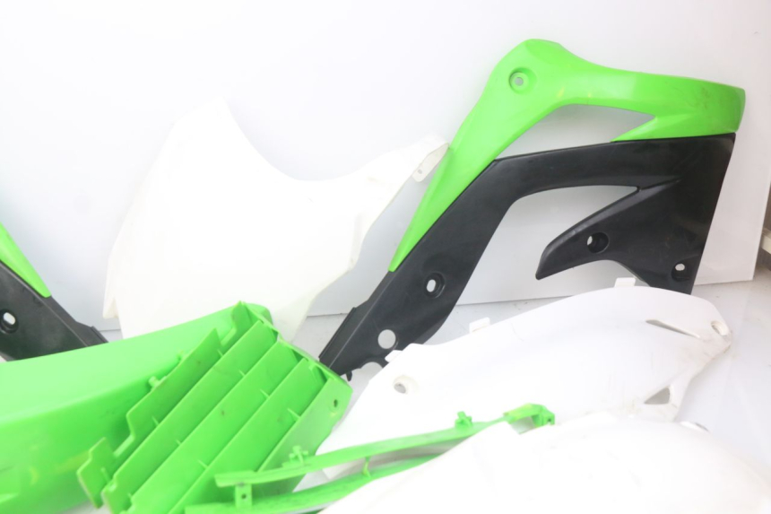 photo de VOLLVERKLEIDUNG KAROSSERIE KAWASAKI KX F KXF 450 (2012 - 2015) - Details der Befestigungspunkte